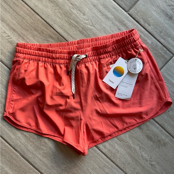 NWT Vuori Clementine Short 2.0 2.5” - Picture 2 of 11